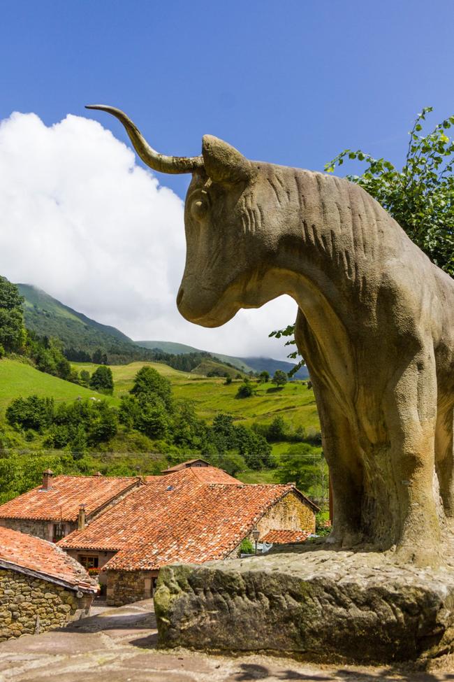 Escultura a la vaca tudanca.