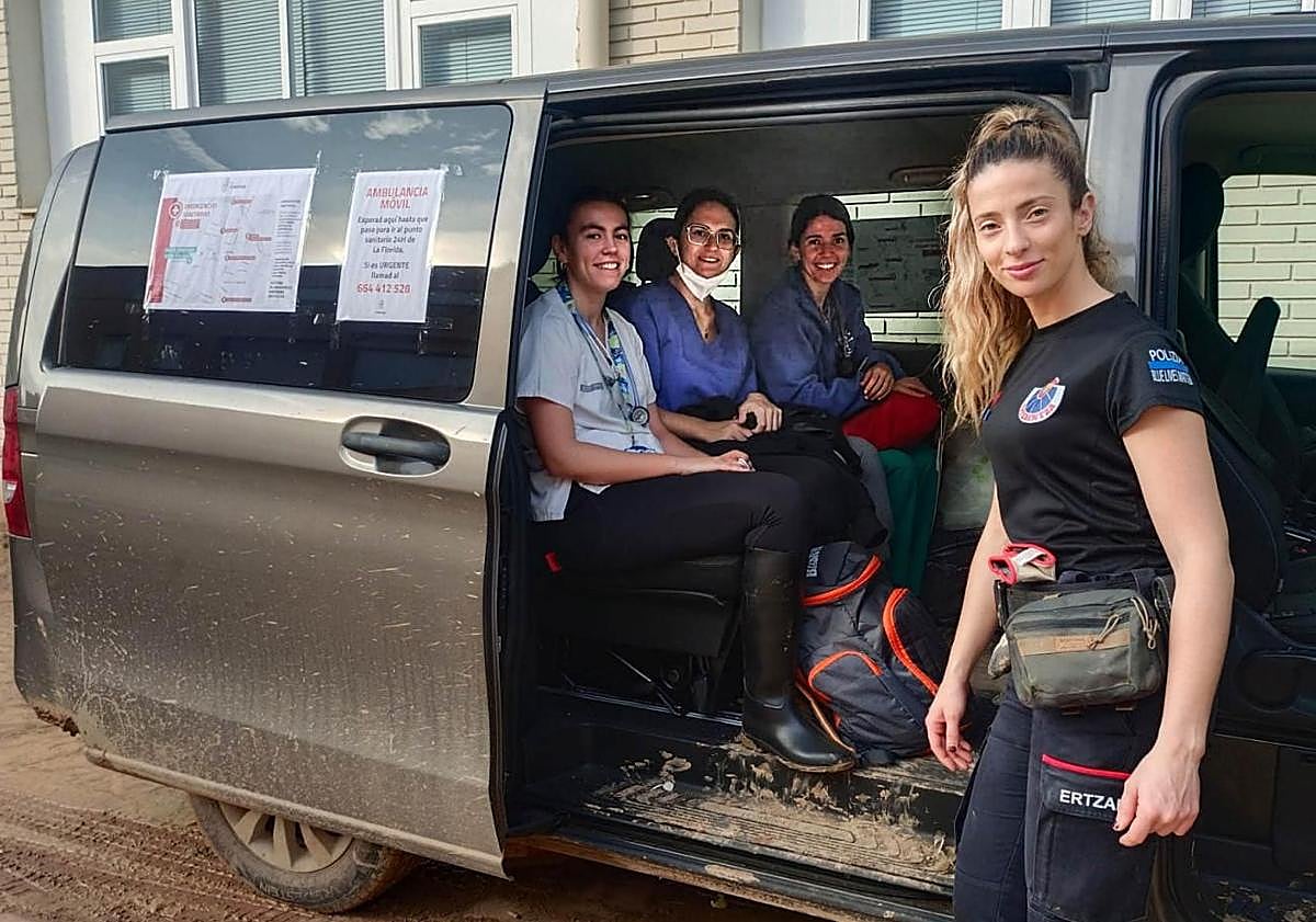 Imagen principal - Ertzainas en Valencia: «Impacta ver a gente deambulando con la mirada perdida»