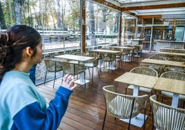 El local que se destinará a restaurante cuenta con una terraza cubierta con cristalera.