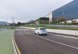 Los coches ya pueden transitar por esta vía que conecta la carretera de Abadiño con la N-623 que se dirige a Vitoria y a la AP-8 tanto en dirección Bilbao como hacia San Sebastián