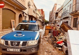 Uno de los 10 todoterrenos de la Ertzaintza enviados a Valencia ya en el lugar.