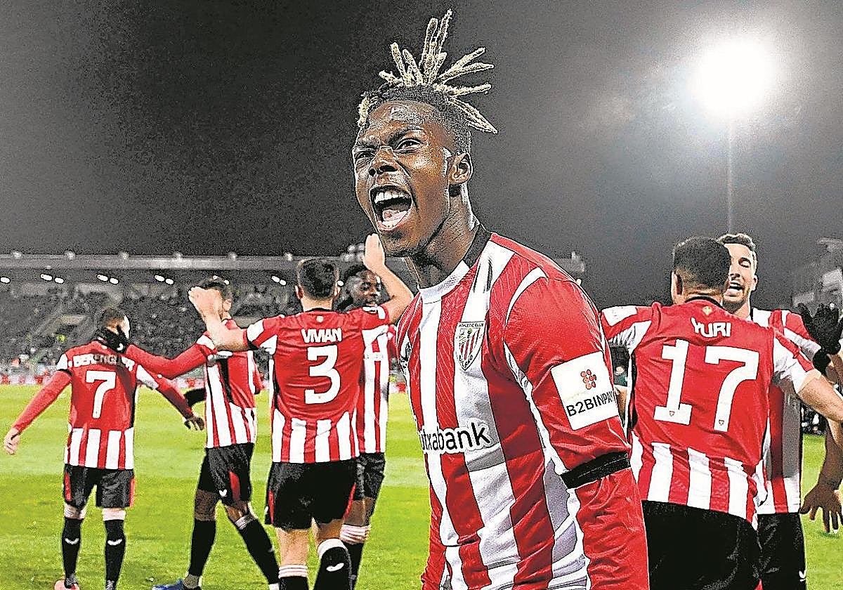 Nico Williams celebra eufórico el gol de Serrano que dio la victoria al Athletic ante el Ludogorets.