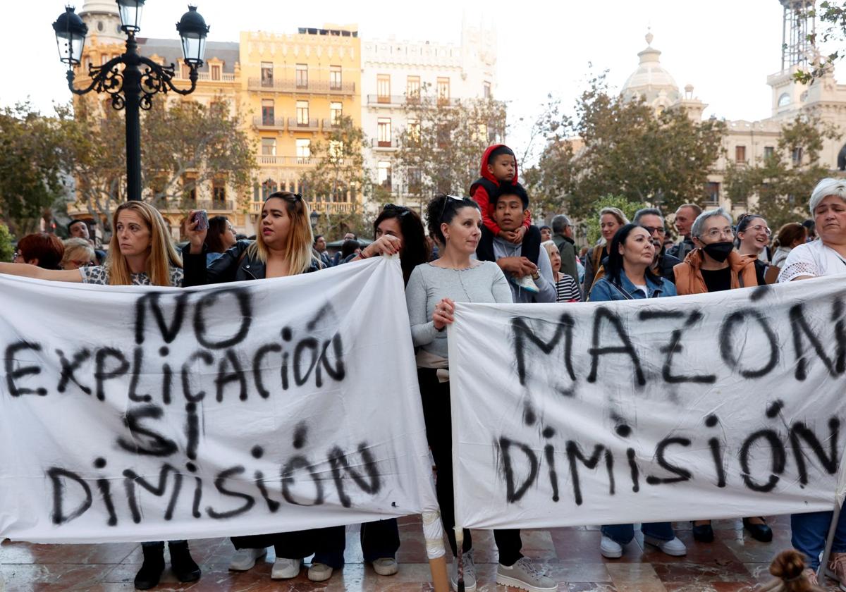 Valencia se vuelca contra Carlos Mazón por la gestión de la DANA