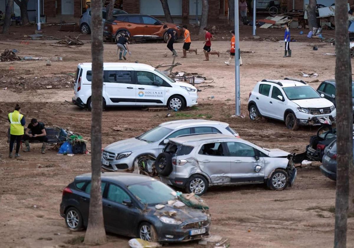 Coches abandonados en Massanassa, esta semana.