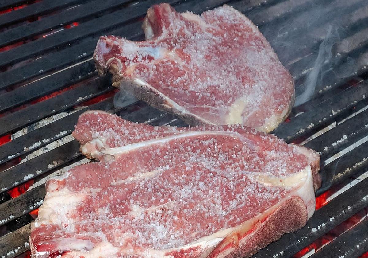 Adiós a la tensión alta: cinco ideas sencillas para sustituir la sal en las comidas