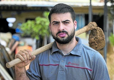 El héroe del butrón: «Daban golpes pidiendo ayuda, se iban a ahogar»