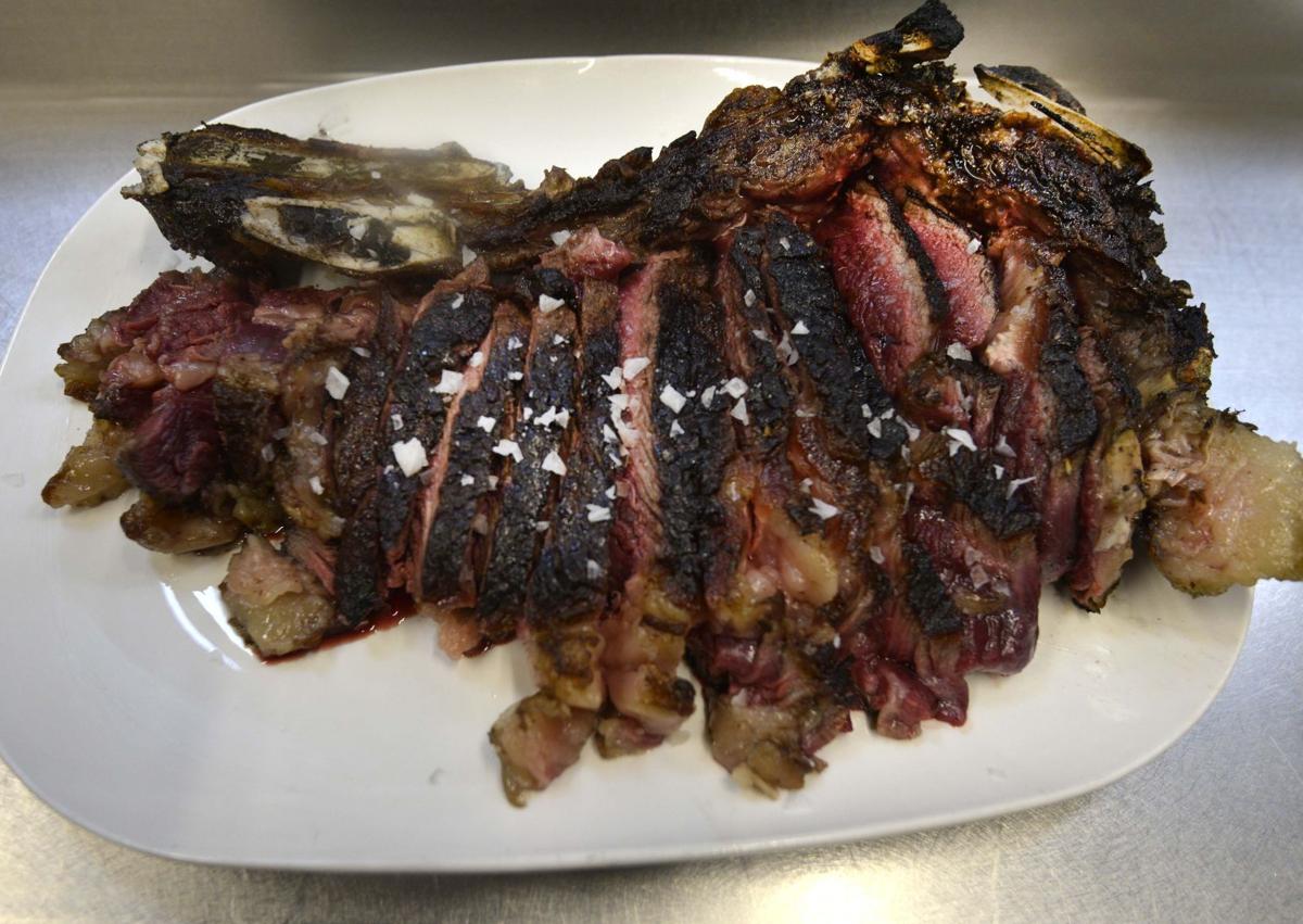 Imagen secundaria 1 - El conocido restaurante de Bilbao que recomienda una influencer para comer chuleta: «De las mejores que he probado»