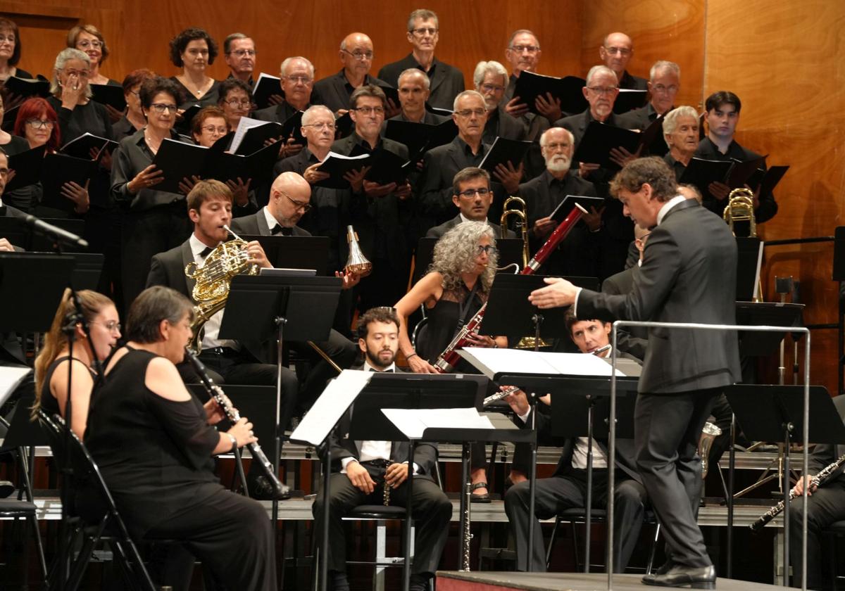 Actuación anterior de la Banda Municipal de Música de Vitoria, que participa en el programa.