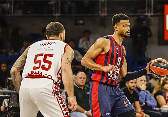 Luwawu-Cabarrot, defendido por Mike James.