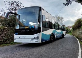 El vial BI-3101 cuenta con curvas tan cerradas y estrechas que apenas posibilita el cruce de turismos y autobuses como el Bermibus.