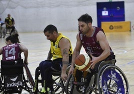 Encuentro de la pasada temporada disputado en el polideportivo de Ariznabarra.