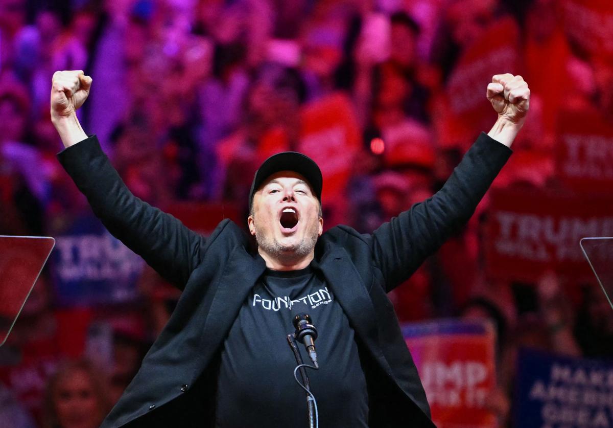 Elon Musk durante un mitin de Donald Trump.