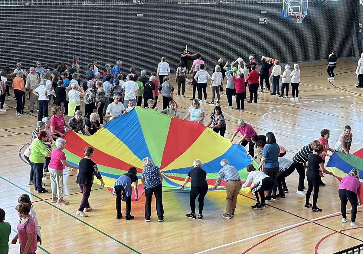 Los participantes han practicado en actividades como baloncesto, aros y juegos de habilidad y puntería.