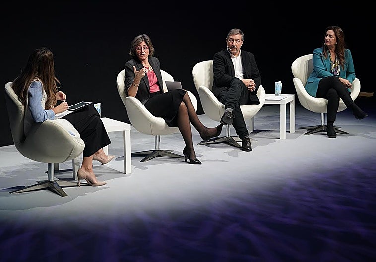 La periodista Marta Madruga modera a Marta Alonso, Joan Roca y Laura Rojas Marcos.
