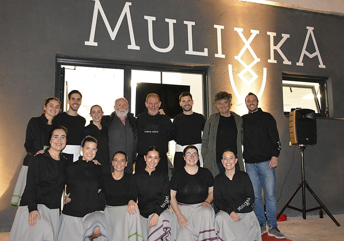 El equipo de Mulixka Dantza Taldea, con Iñaki Lasa, Iñaki Perurena y Juanjo Monago.