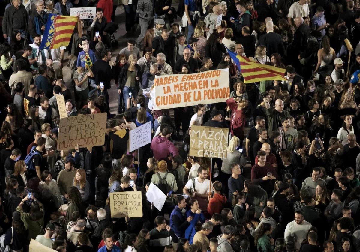 130.000 personas recorrieron hace una semana el centro de Valencia para expresar su protesta por la inacción de las instituciones en la dana.