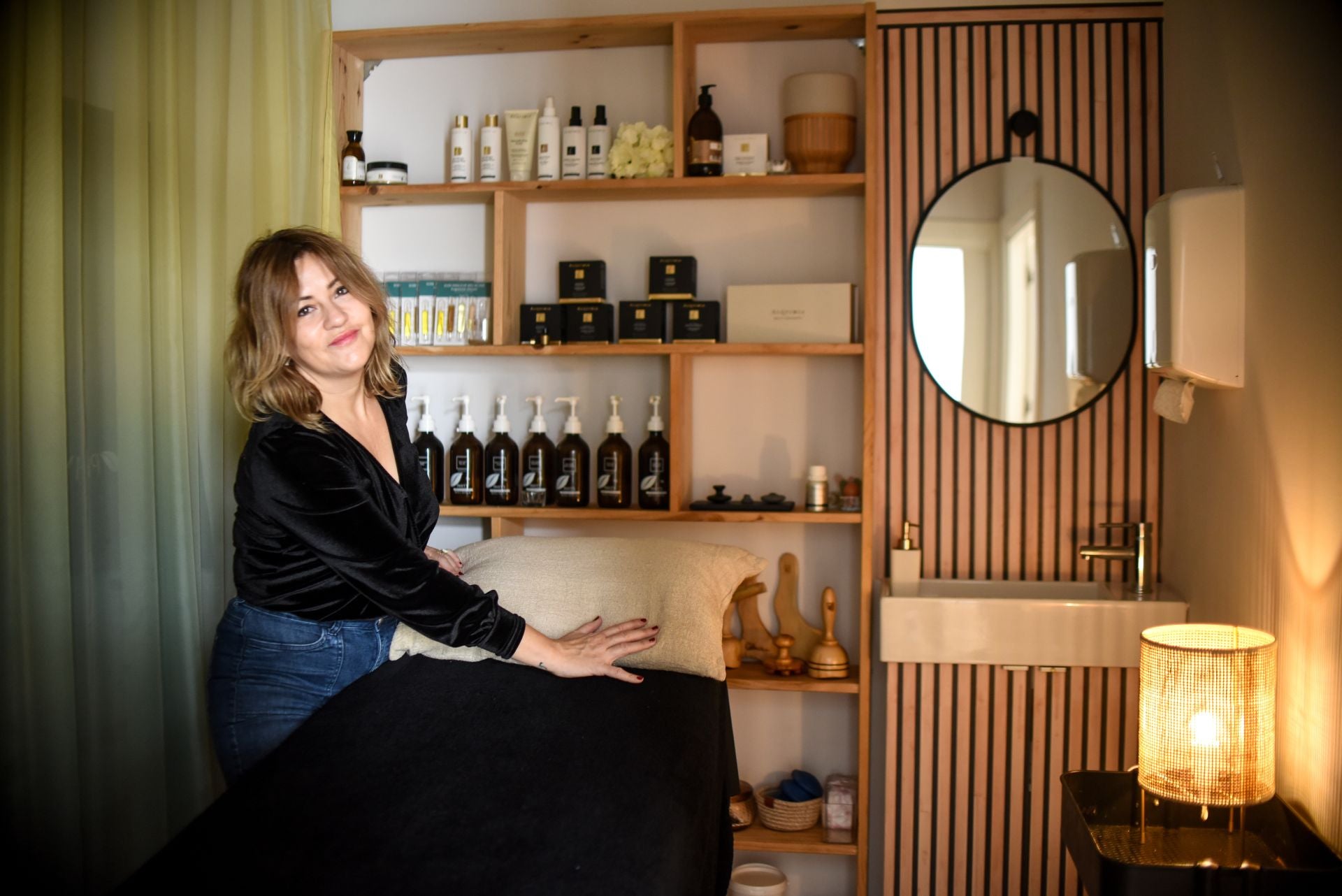 El novedoso espacio de Trapagaran en el que comprar ropa, hacer yoga o aprender a coser