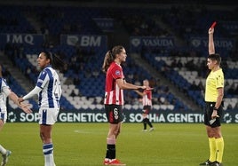 Así fue la polémica expulsión de Oguiza en el derbi ante la Real: «¡Me he enganchado!»