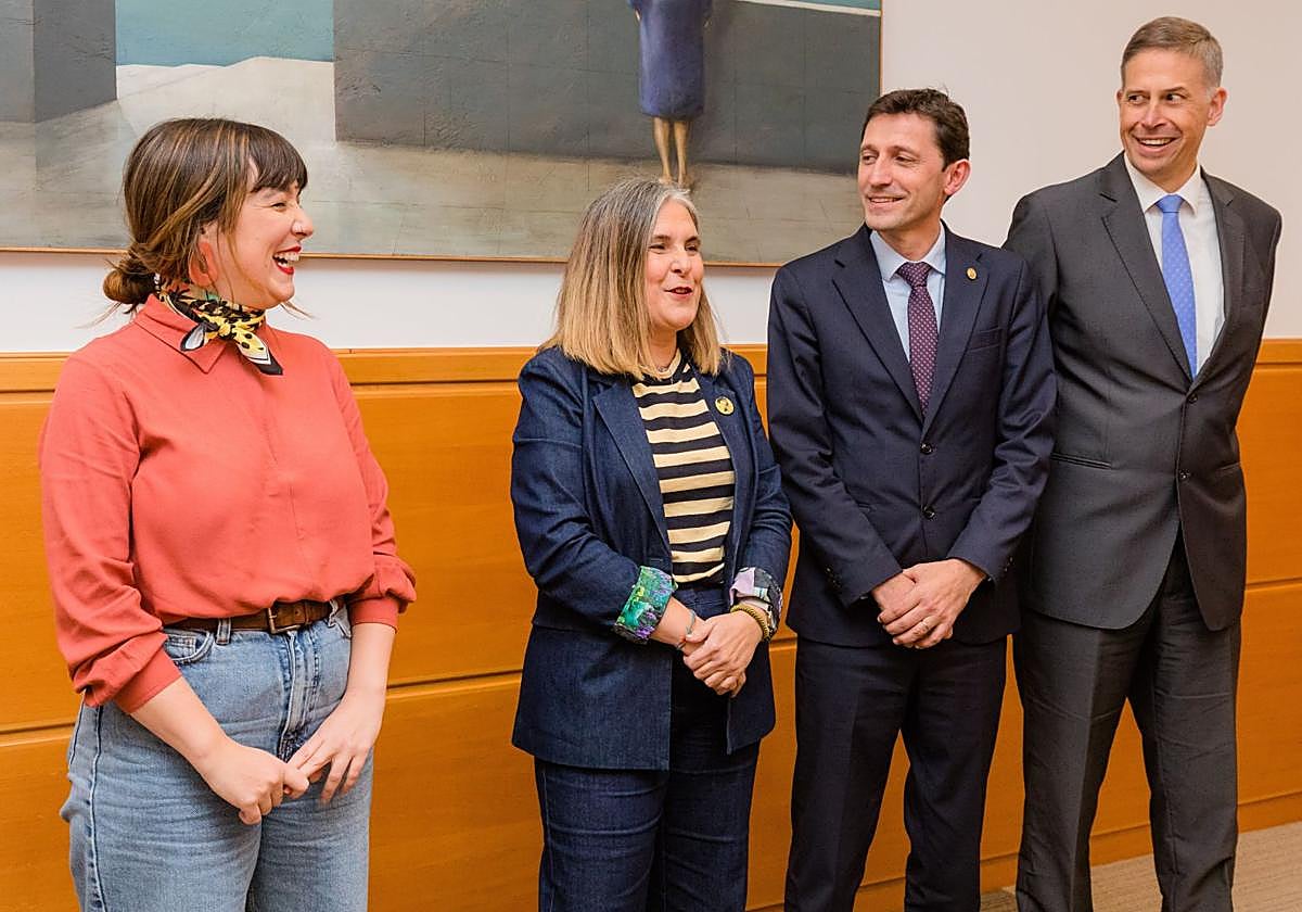 La delegación de EH Bildu se reunió el pasado martes con el consejero de Hacienda, Nöel d'Anjou.