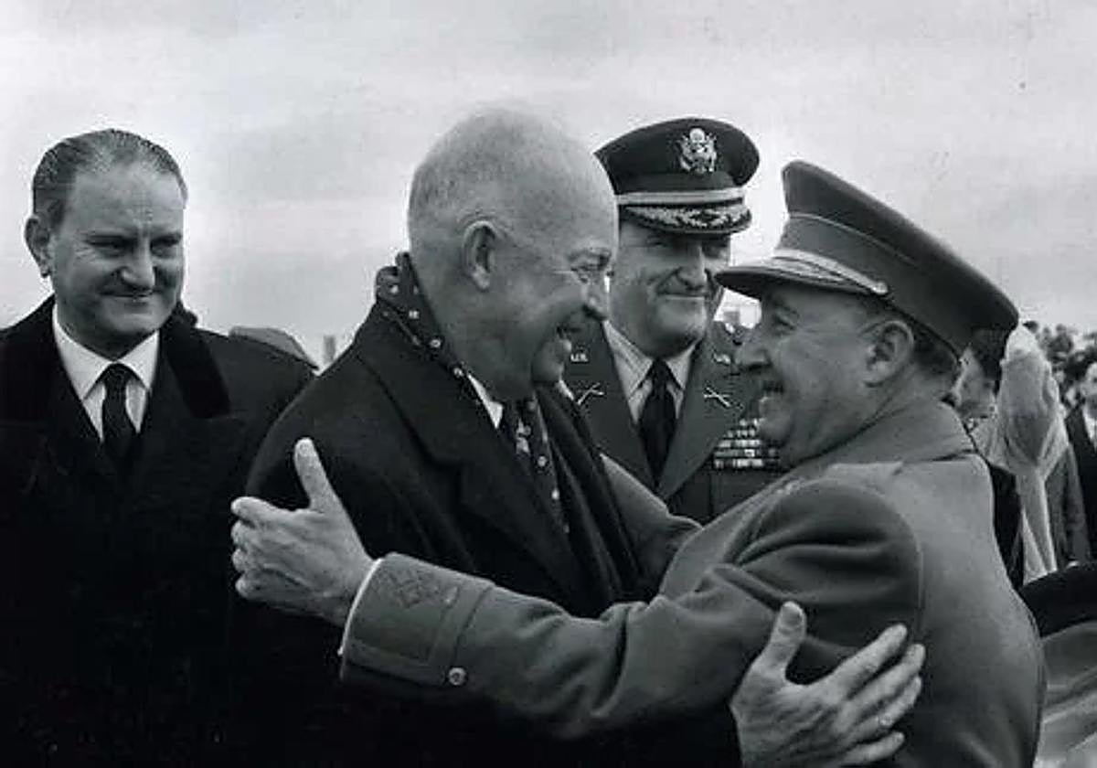 Francisco Franco recibe en Madrid a Dwight D. Eisenhower en 1959.