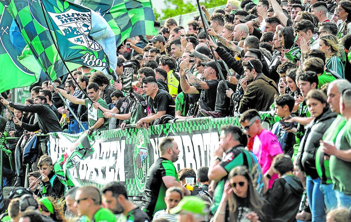 La masa social verdinegra está citada mañana en la Escuela de Música del municipio para analizar la posible conversión en Sociedad Anónima Deportiva.