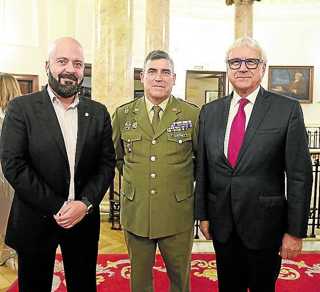 Xabier Legarreta, Juan Carlos Fernández y Vicente Reyes.