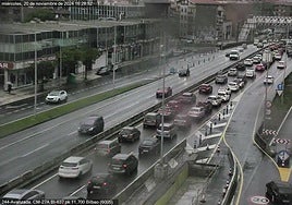 Una colisión entre dos vehículos provoca retenciones en la Avanzada durante más de dos horas