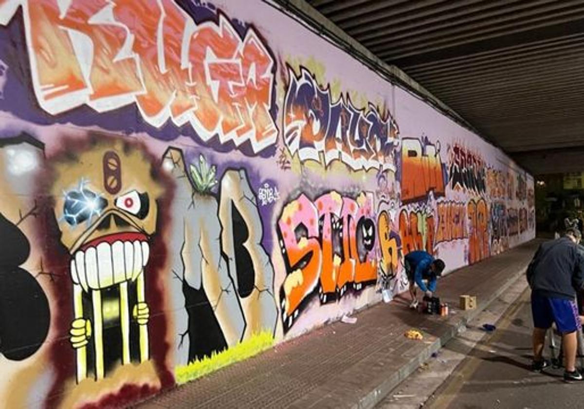 La estación de Santa Cruz acogerá a jóvenes para pintar grafitis