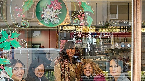 45 comercios de Vitoria se decoran con 'Pinceladas a la navidad'