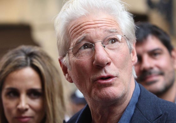 El gesto de Richard Gere censurado en un programa por considerarlo obsceno 