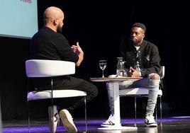 Iñaki Williams participó este jueves en un coloquio tras la proyección de 'Los Williams' en la Sala BBK.