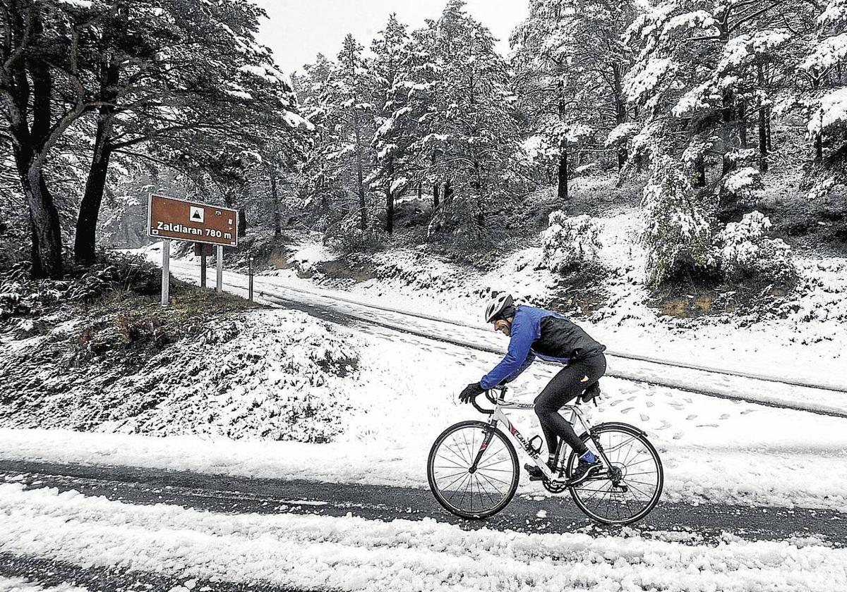 La imagen de este puerto con nieve es espectacular