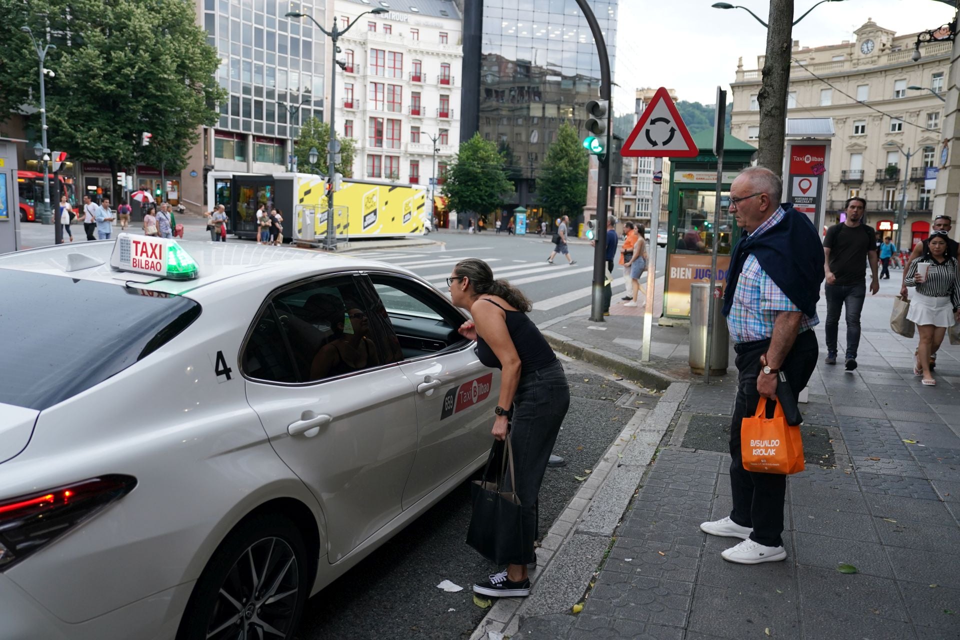 Los taxis de Bilbao se ofrecen a trabajar en días libres para mejorar el servicio