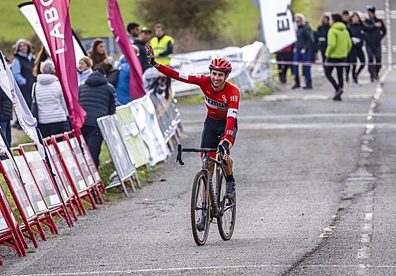 Aitor Hernández, el todoterreno que se corona en el ciclocross de Zuia