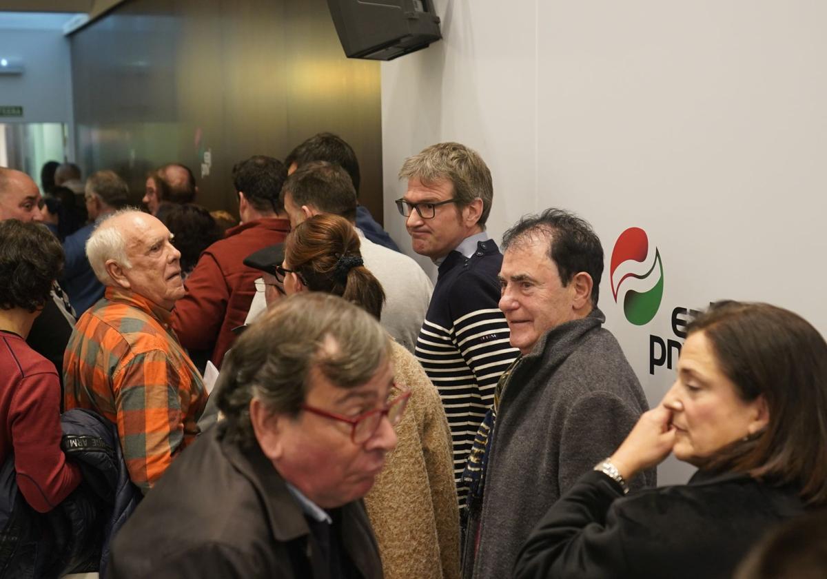 Urtaran pide a Berriozabal un modelo «menos presidencialista» tras caer en las primarias del PNV alavés