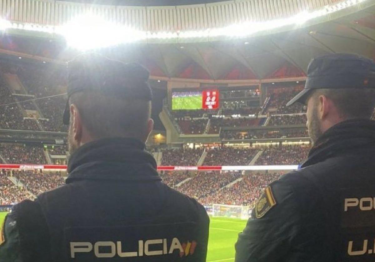 La Policía Nacional se confunde de estadio al anunciar los detenidos por insultos racistas y enciende al Atlético