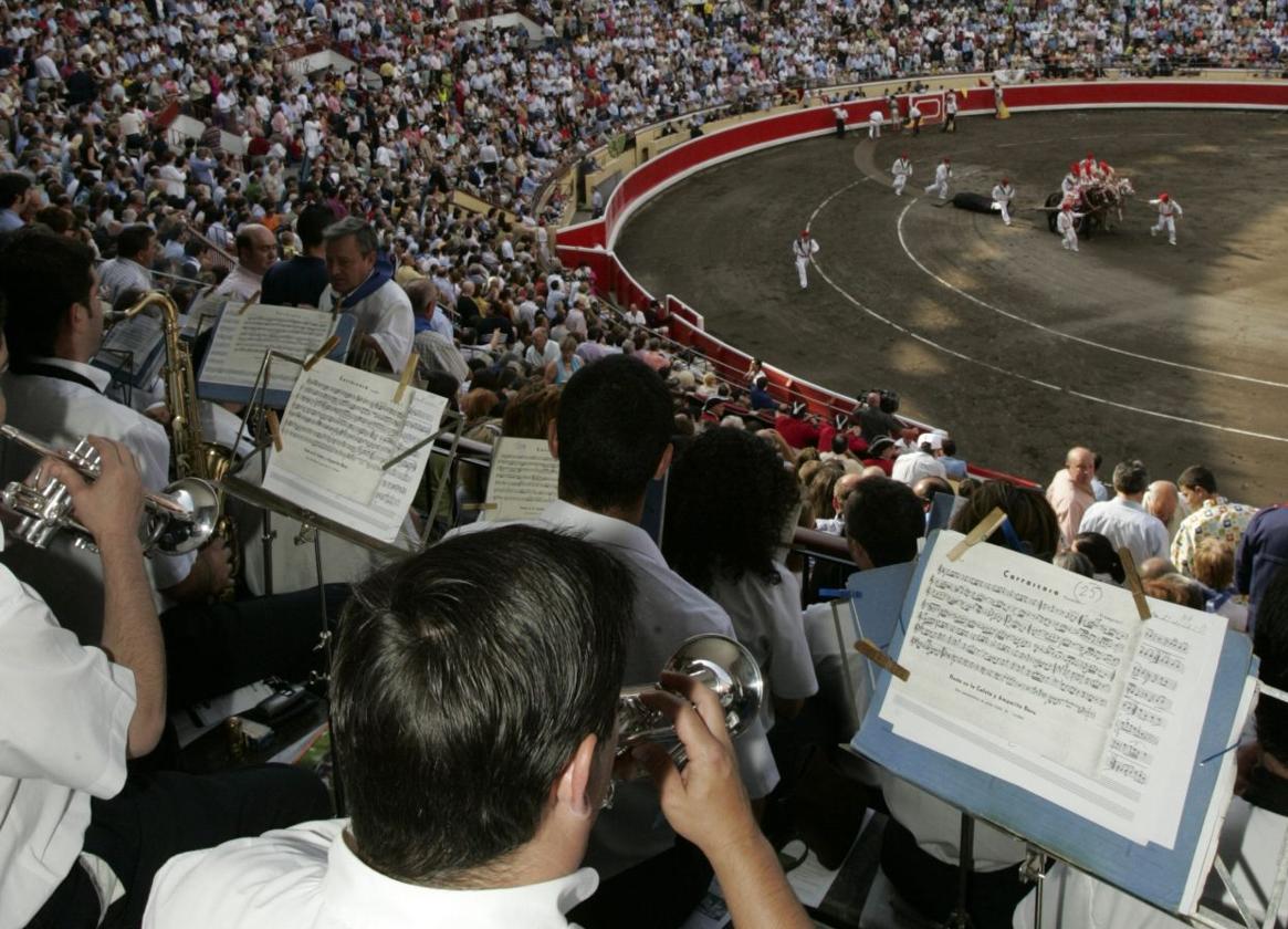 Imagen de archivo de la banda de música bilbaína durante una corrida en 2004.