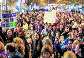 Miles de personas participaron en 2022 en la manifestación que recorrió las calles bilbaínas.