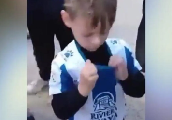 El Girona obliga a un niño de cinco años a quitarse la camiseta del Espanyol para entrar al estadio