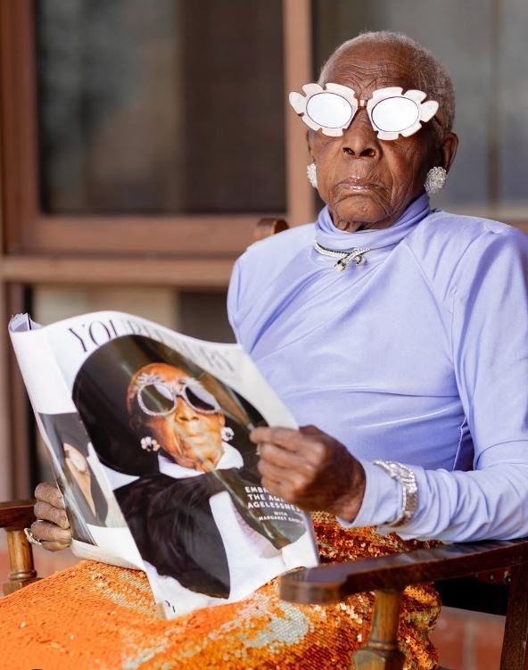 Margret, la abuela de Zambia que se ha convertido en un icono de estilo a sus 80 años