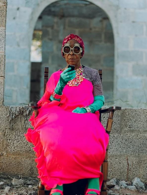 Margret, la abuela de Zambia que se ha convertido en un icono de estilo a sus 80 años