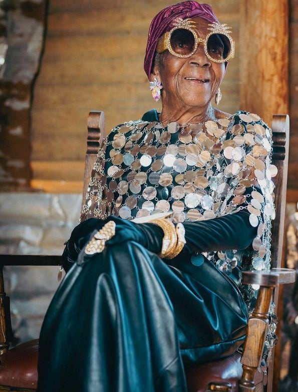 Margret, la abuela de Zambia que se ha convertido en un icono de estilo a sus 80 años