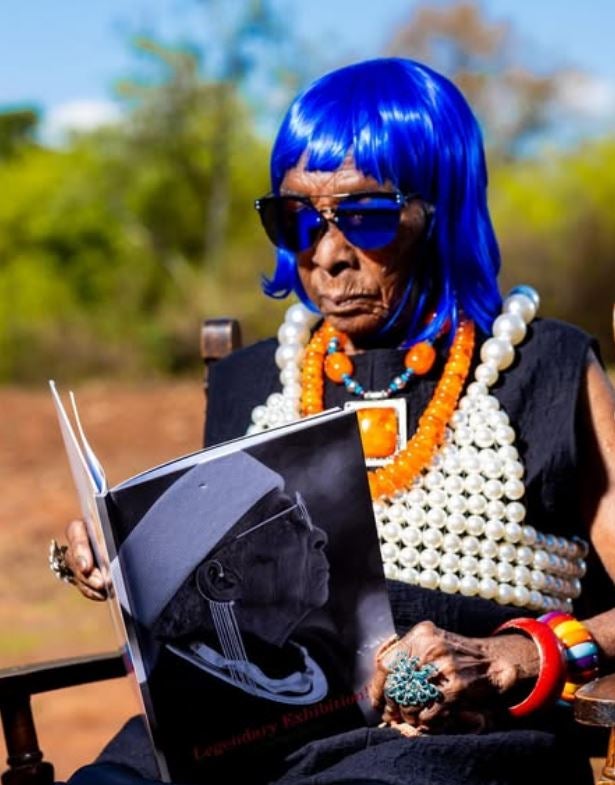 Margret, la abuela de Zambia que se ha convertido en un icono de estilo a sus 80 años
