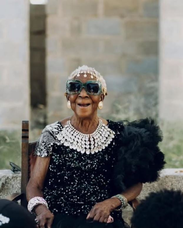 Margret, la abuela de Zambia que se ha convertido en un icono de estilo a sus 80 años