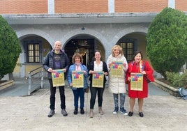 Comerciantes y la alcaldesa de Zaldibar, Eneritz Azpitarte, presentaron esta campaña para revitalizar el comercio local.