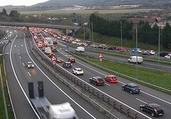 Solucionadas las retenciones en el Txorierri sentido Barakaldo por la avería de un vehículo