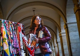 La historiadora vitoriana Eva Tobalina ha dedicado cuatro años a escribir un libro acerca de la 'Ruta de la Seda'.