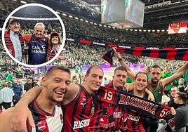 Aitor, Sergio, Josu, David y Asier. Jaime y Marian, con el padre de Sedekerskis.