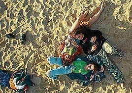 Crítica de 'Las chicas de la estación' (2024): Asomadas a la sordidez