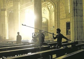 Rodaje en la Catedral Santa María. La película 'El silencio de la Ciudad Blanca' grabó varias de sus secuencias en el templo vitoriano.